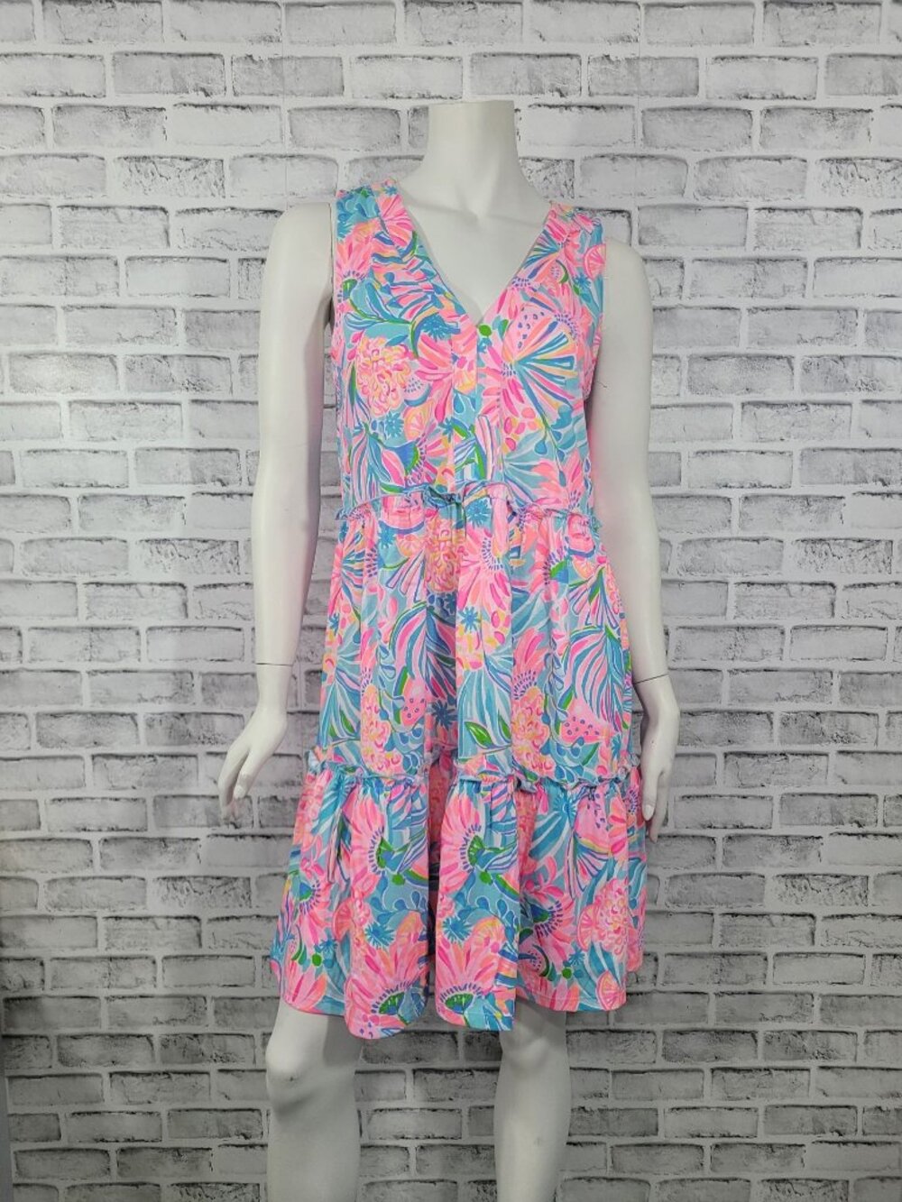 NWT Lilly Pulitzer Lorina Swing Dress Tropical Punch Size Medium Bright V Neck